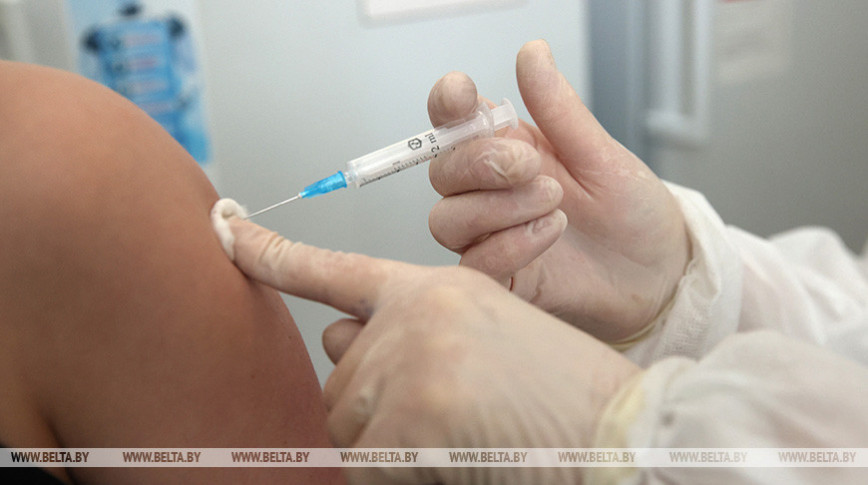 Бустерную вакцину от коронавируса получили более 400 тыс. жителей Гомельской области