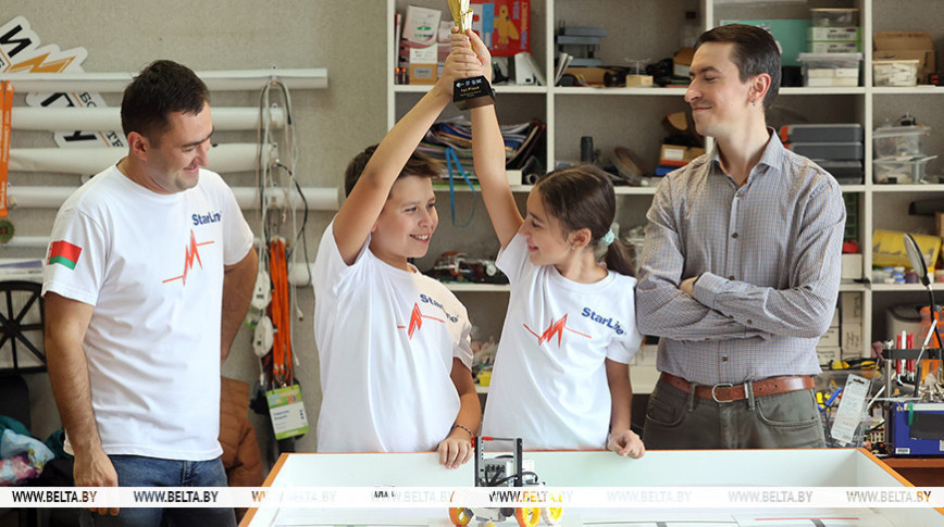 ФОТОФАКТ: Команда юных гомельчан стала победителем на конкурсе Robocup в Китае