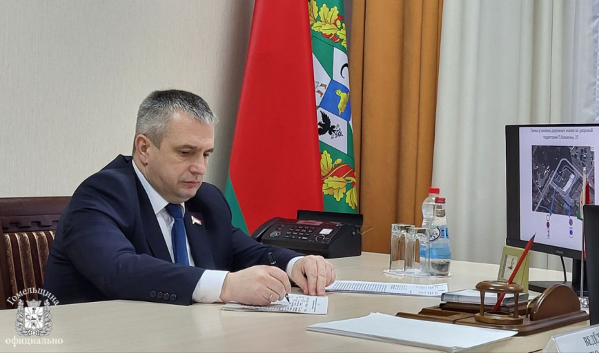 Парковка у многоэтажки, жилье для воина-афганца: Крупко провел прием граждан в Гомеле
