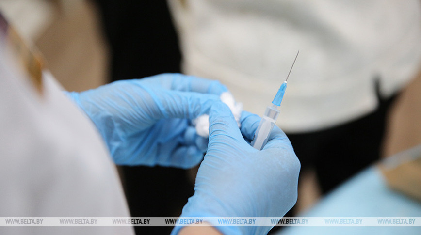 В трех районах Гомельской области бустерную вакцину получили 90% привитых от коронавируса