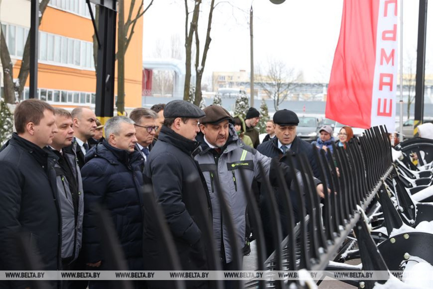 "Гомсельмаш" в 2024 году сориентирует производство на выпуск более сложных энергоемких машин