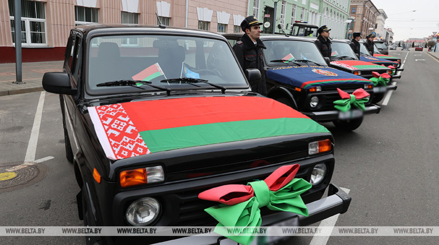 Пять новых авто от руководства Гомельской области поступили для участковых в районах