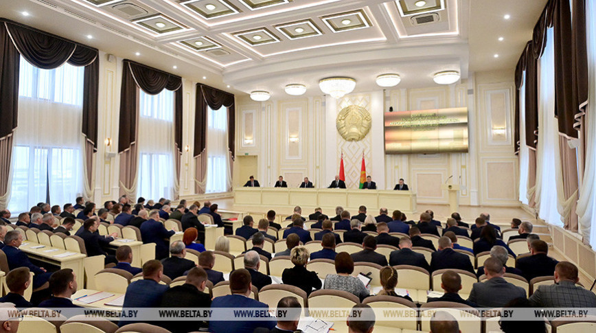 Серьезный разговор по-мужски. Лукашенко требует переломить негативные тенденции в Гомельской области