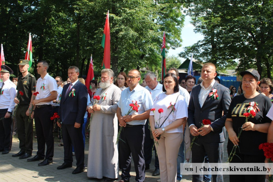Наша память и гордость: чечеряне вместе с братьями россиянами поклонились Великим тем годам