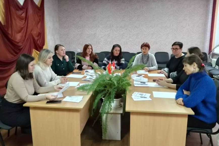В преддверии Дня инвалидов на базе ТЦСОН прошел круглый стол на тему "Межведомственное взаимодействие по организации перехода выпускников ЦКРОиР в ТЦСОН"