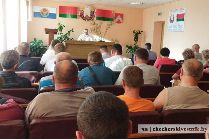 Глава Чечерского района встретился с коллективом ДЭУ-46