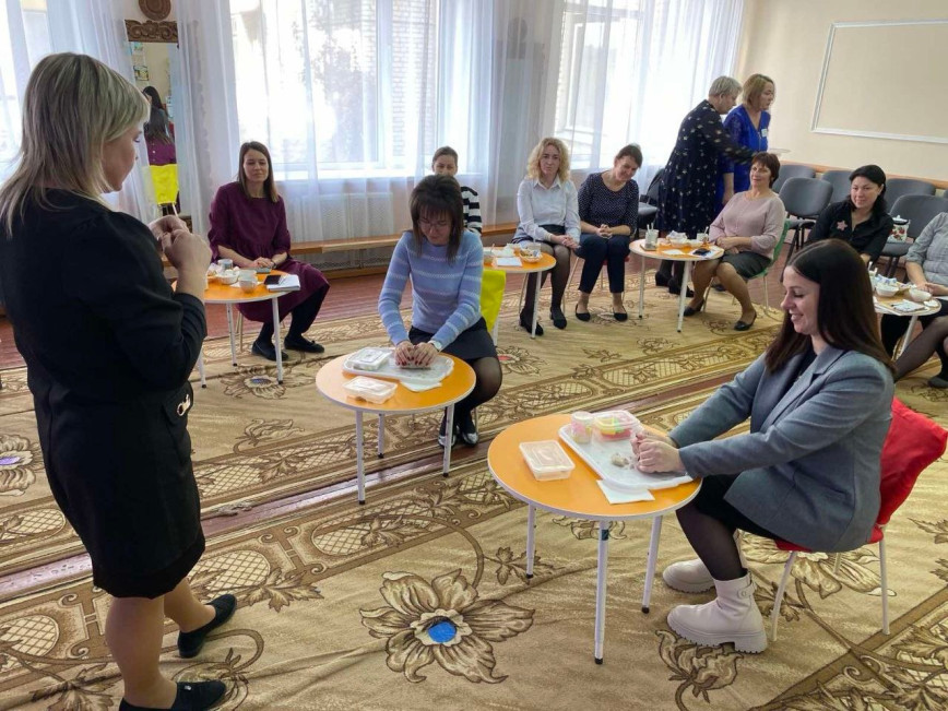 В ГУО "Дошкольный центр развития ребенка г.Чечерска" состоялся семинар-практикум по преемственности с учреждениями общего среднего образования "Играя - развиваем речь"