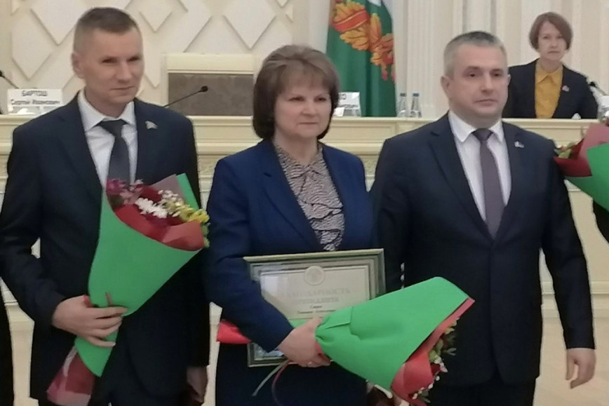 В Гомеле на торжественном собрании к празднику работников сельского хозяйства губернатор области Иван Крупко наградил передовиков Чечерщины