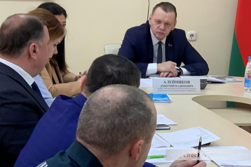 Заместитель председателя Гомельского облисполкома Дмитрий Алейников провел прямую телефонную линию и прием граждан в Чечерске