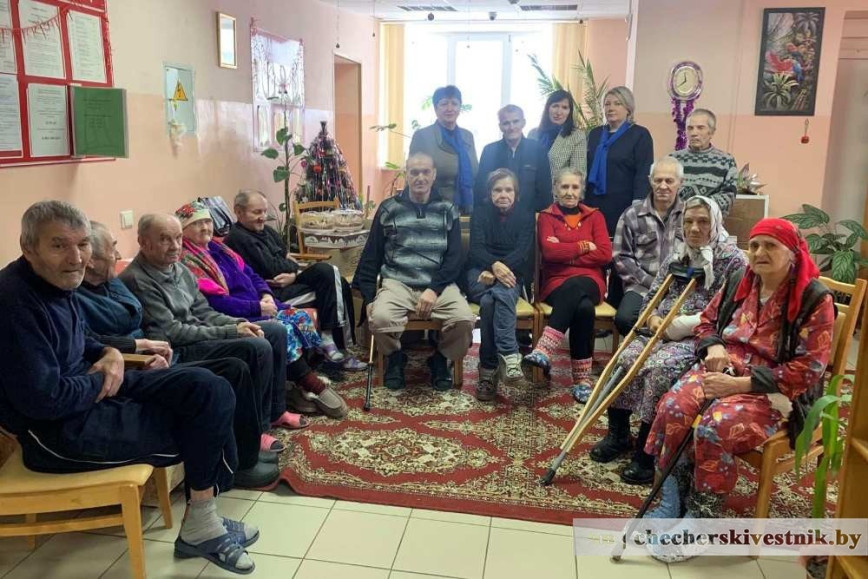 Депутат Гомельского областного Совета депутатов Галина Трибунах и активистки Белорусского Союза женщин навестили подопечных Нисимковичской больницы сестринского ухода
