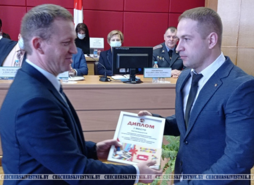 В лидерах медики, учителя и библиотекари