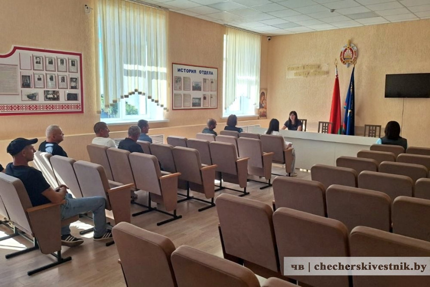 Трудоустройство как шаг к новой жизни: милиция и служба занятости помогают чечерянам найти работу