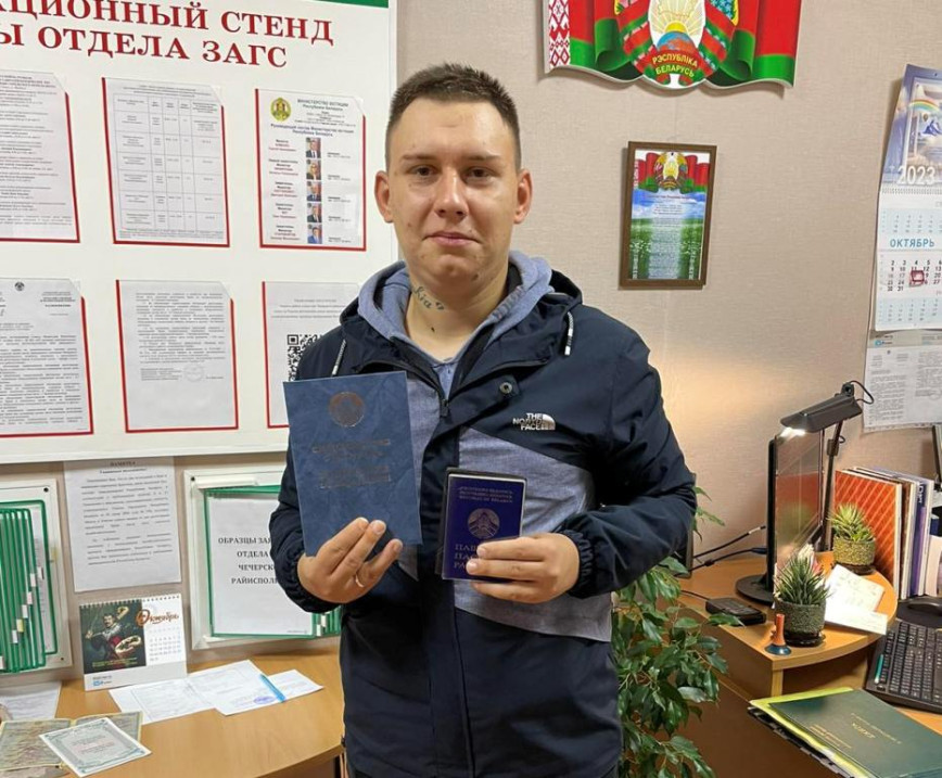 В отделе ЗАГС поздравляли молодоженов и счастливых родителей