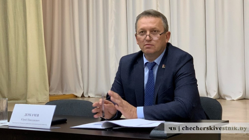 Председатель Чечерского райисполкома встретился с коллективом первой школы