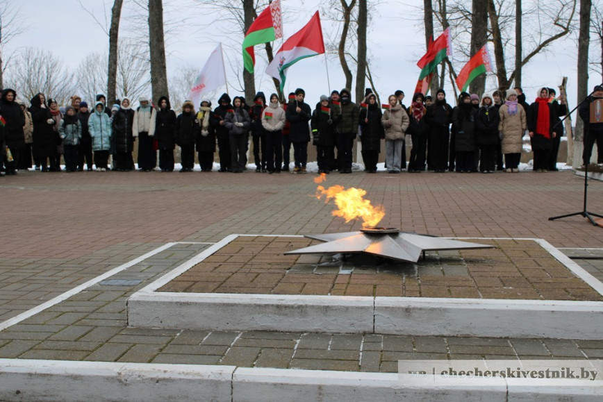 В Чечерске на Замковой горе прошел торжественный митинг,  посвященный Дню защитников Отечества и Вооруженных Сил Республики Беларусь