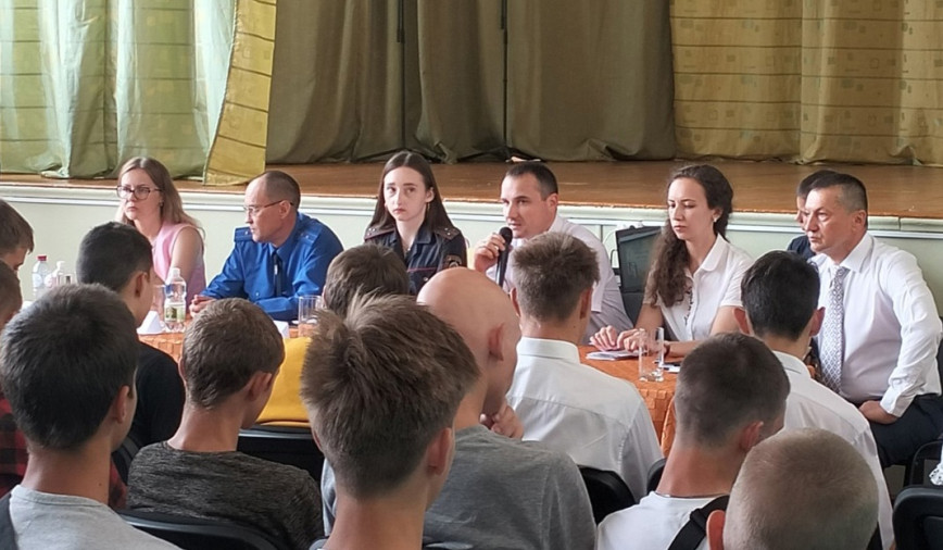 Учащиеся техколледжа встретились с правоохранителями, представителями комиссии по делам несовершеннолетних и медиками
