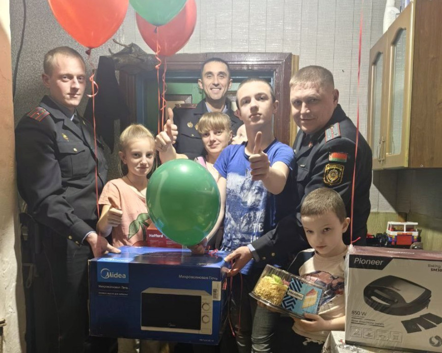 Чечерские милиционеры обратили компенсацию в адресную помощь