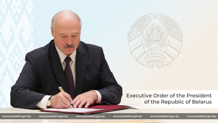 Aleksandr Lukashenko honors Belarus’ outstanding media, healthcare workers