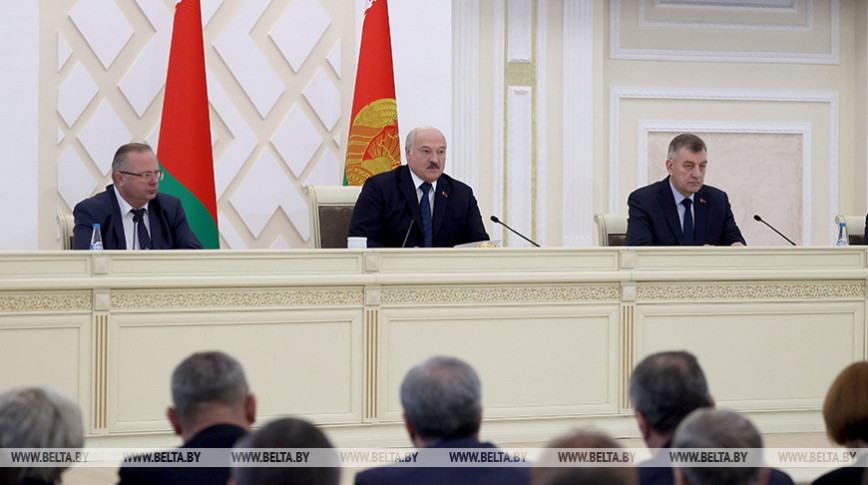 Lukashenko calls to reverse negative trends in Gomel Oblast agriculture