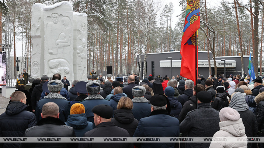 Месца памяці і смутку. Абноўлены мемарыяльны комплекс адкрылі пасля рэканструкцыі ў Азарычах