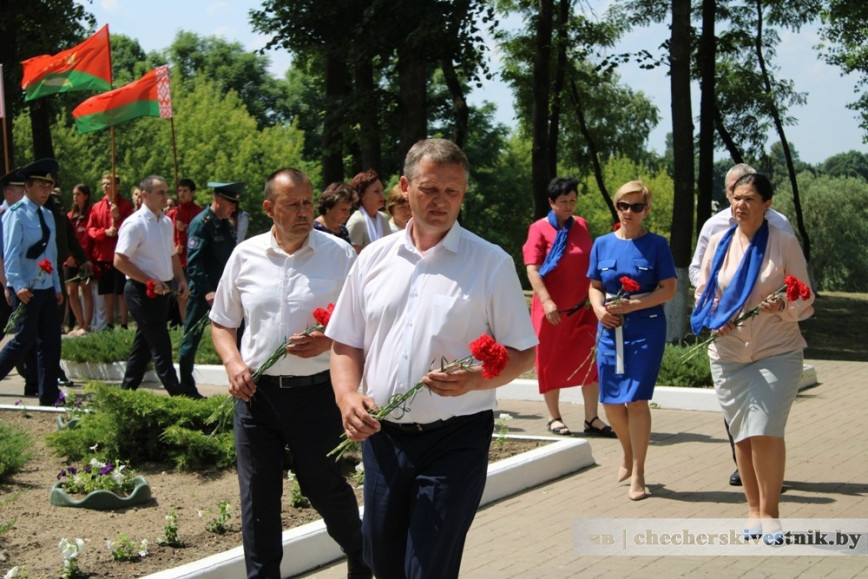 Учора ў Чачэрску прайшоў шэраг мерапрыемстваў, прысвечаных Дню ўсенароднай памяці ахвяр Вялікай Айчыннай вайны і генацыду беларускага народа