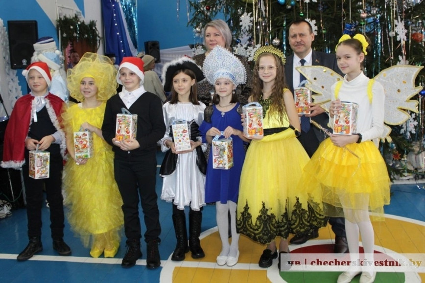 У Роўкавіцкай школе прайшла Міжнародная "Ёлка міру"