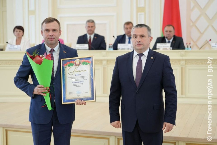 У аблвыканкаме ўзнагародзілі пераможцаў штогадовага агляду-конкурсу на лепшую арганізацыю ідэалагічнай работы ў працоўных калектывах