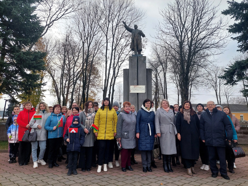 У Дзень Кастрычніцкай рэвалюцыі адбыўся мітынг каля помніка у. І. Леніну