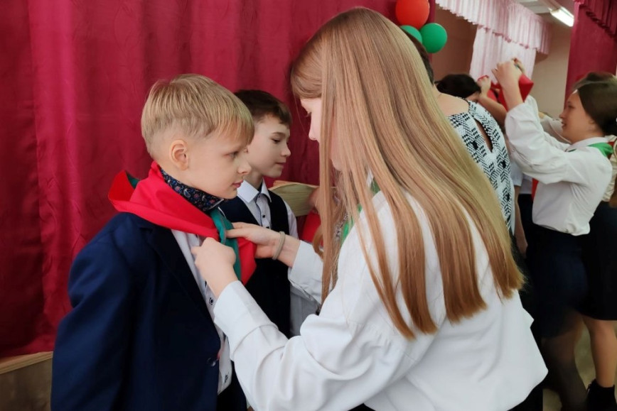 У актавай зале гімназіі прайшло мерапрыемства-прысвячэнне ў акцябраты і піянеры