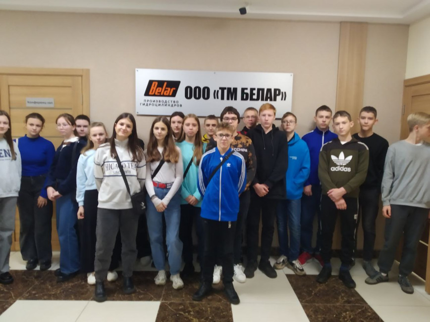 З мэтай прафарыентацыі навучэнцы гімназіі наведалі ТАА "ТМ Белар", які займаецца вытворчасцю гідрацыліндраў для мабільнай тэхнікі